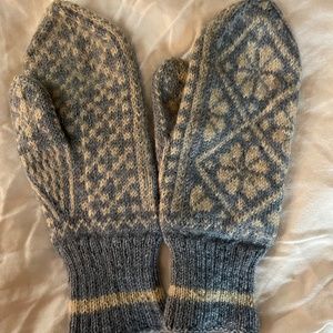 Vintage Scandinavian Mittens